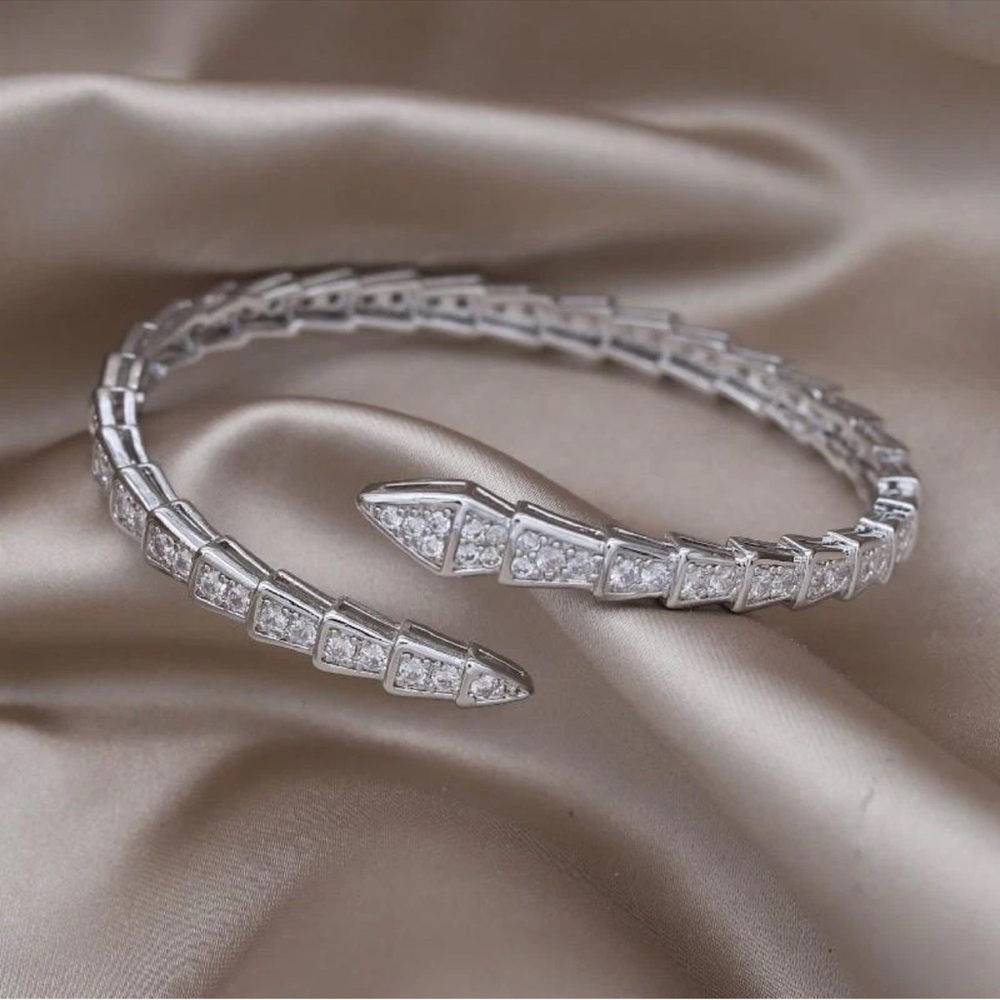 Serpenti Silver Bracelet Elegant Minimalist Design